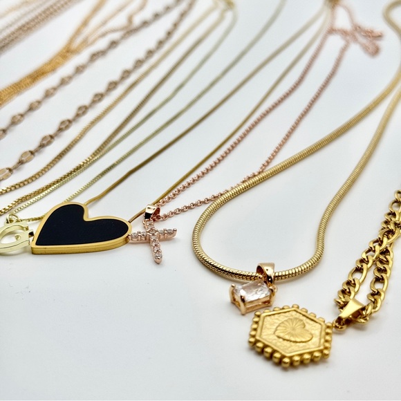 ✨ Gold & Rose Gold Layering Necklace Collection ✨ - Picture 7 of 13